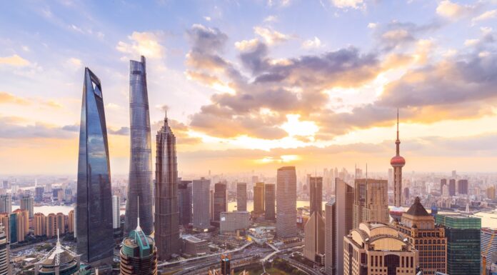 Orizzonte e paesaggio urbano di Shanghai al tramonto