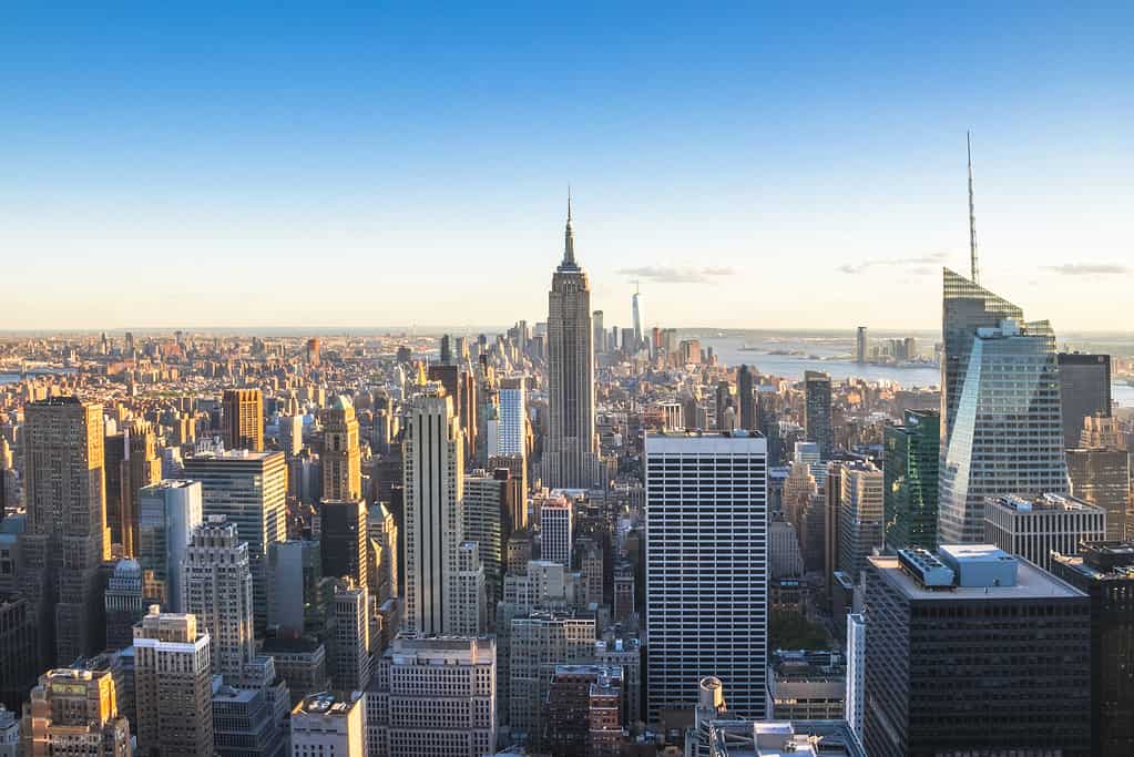 Centro di Manhattan e grattacieli al tramonto.
