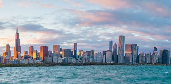 Skyline del centro di Chicago al tramonto Illinois, Stati Uniti