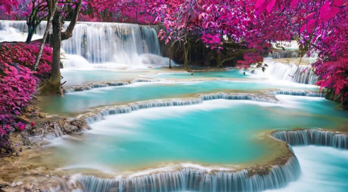 Acqua turchese della cascata Kuang Si