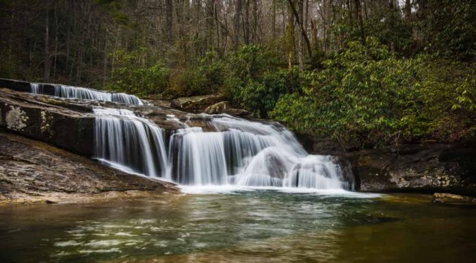 Cascate al South Mountains State Park nella Carolina del Nord
