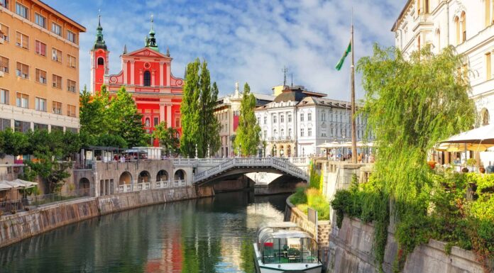Lubiana - Slovenia (Chiesa e fiume Ljubljanica)
