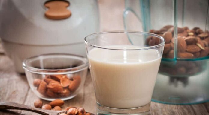 Latte vegetale di mandorle