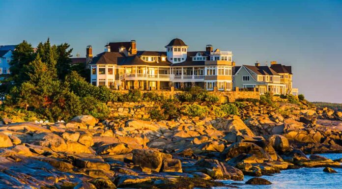 Villa su una scogliera a Cape Neddick, York, Maine.