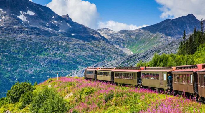 Skagway, Alaska.  Il panoramico White Pass e la Yukon Route Railroad.