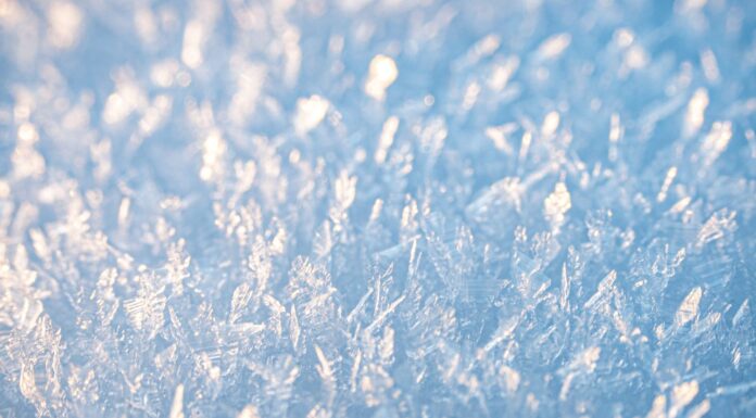 I fiocchi di neve, grazie alla loro composizione in cristalli di ghiaccio, sono unici