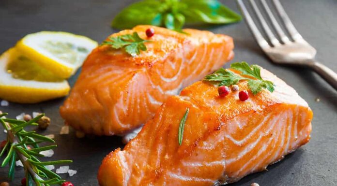 Deliziosi filetti di salmone cotto