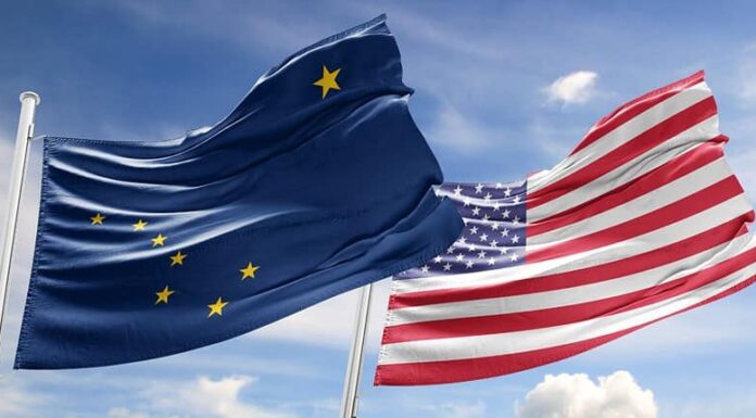 Bandiera dell'Alaska La bandiera dello stato dell'Alaska mostra otto stelle dorate