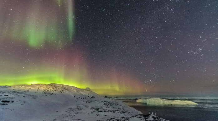 Alcuni testimoni oculari affermano che le luci del terremoto assomigliano all'aurora boreale mostrata in questa immagine.