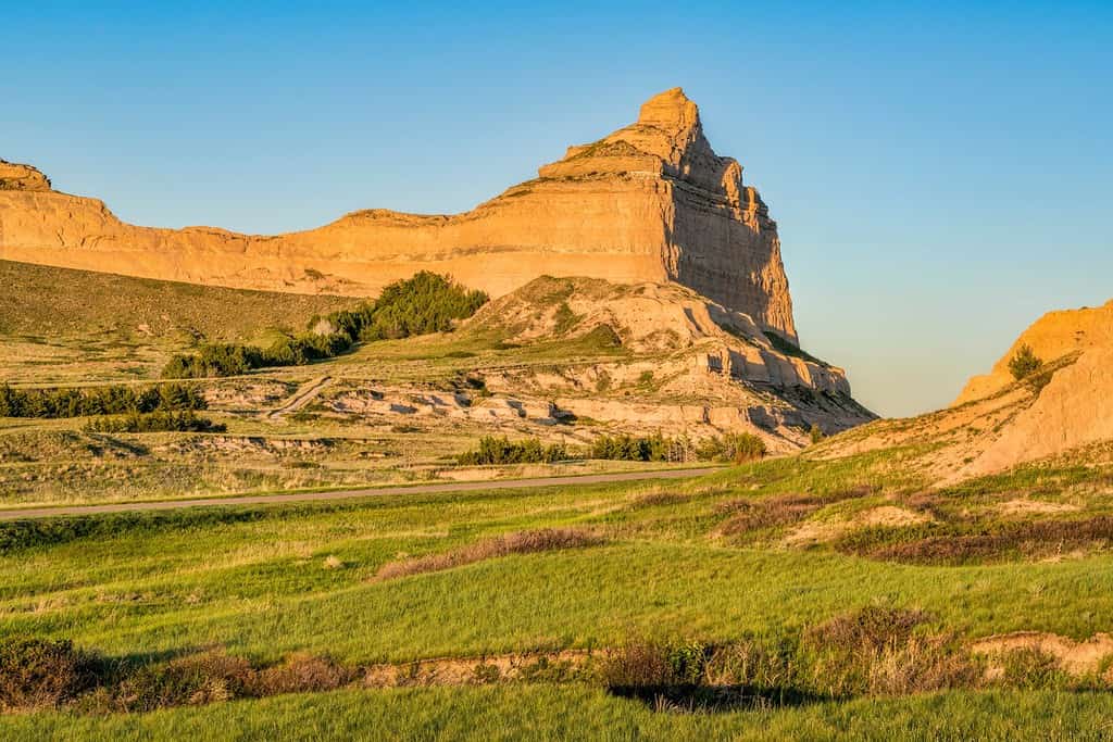 Scotts Bluff National Monument nel Nebraska, scenario primaverile alla luce del tramonto