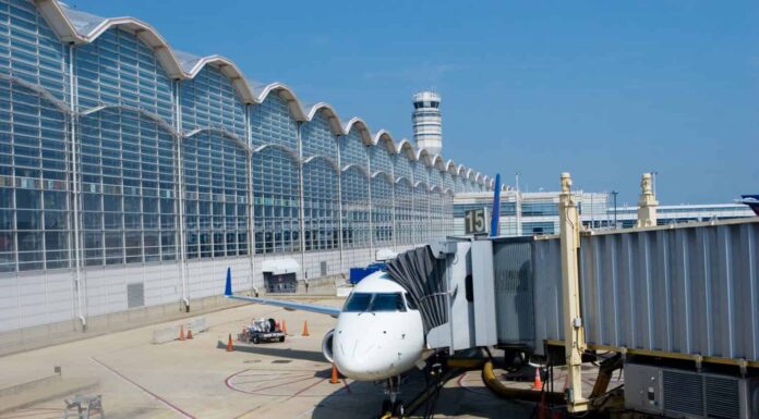 Aereo al cancello dell'aeroporto nazionale Ronald Reagan di Washington