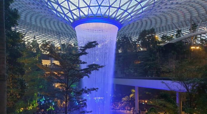 Jewel Rain Vortex di notte