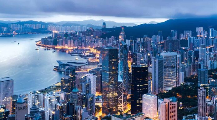 Vista della città di Hong Kong da The Peak al crepuscolo