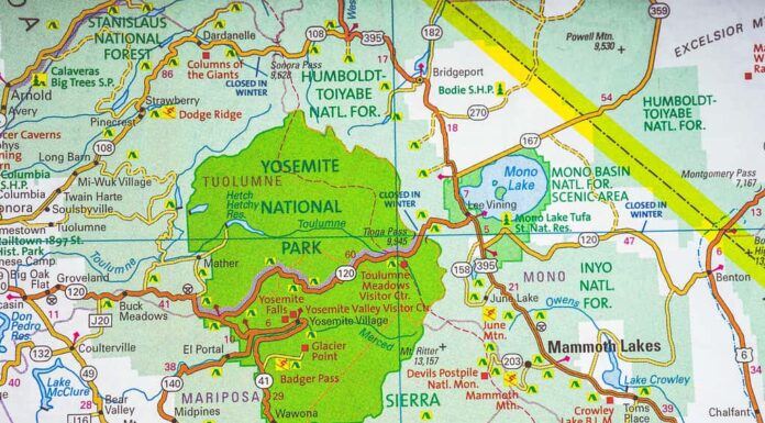 Mappa degli Stati Uniti del Parco nazionale Yosemite, sfondo di viaggio dell'atlante