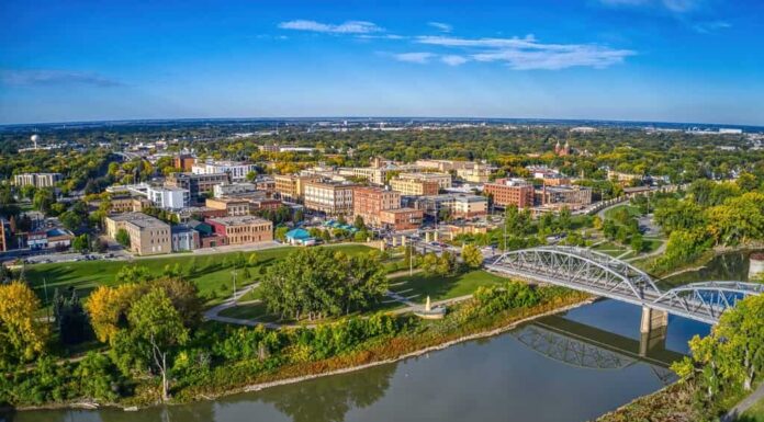 Veduta aerea di Grand Forks, North Dakota in autunno