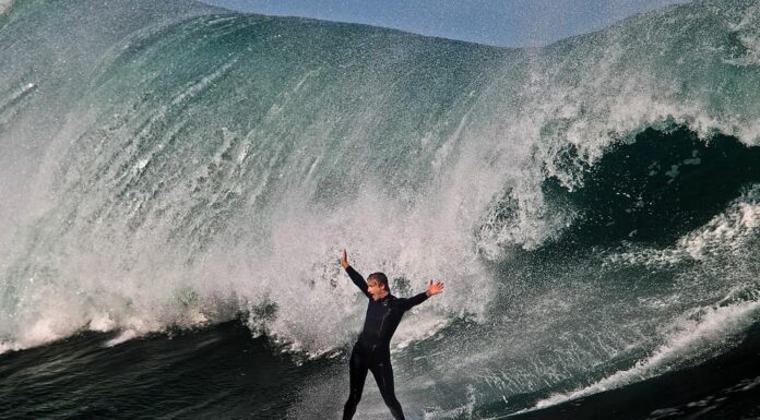 Il surf sulle grandi onde è emozionante ma i rischi di morte sono alti e questo lo rende uno degli sport più pericolosi al mondo.