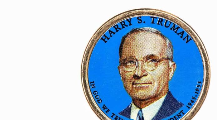 Dollaro presidenziale Harry S. Truman, moneta USA con immagine ritratto di HARRY S. TRUMAN in God We Trust 33rd PRESIDENT 1945-1953 su $ 1 United Staten of Amekica, primo piano UNC Fior di conio - Collezione