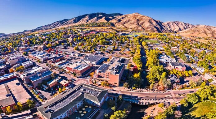 Panorama 16x9 del Colorado dorato dal drone