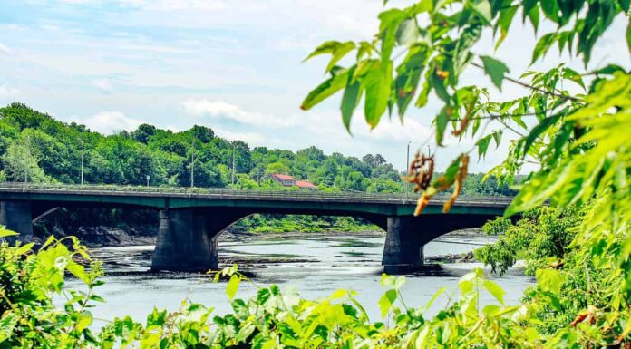 Maine Waterville - Ponte Winslow sulle cascate Ticonic e sul fiume Kennebec