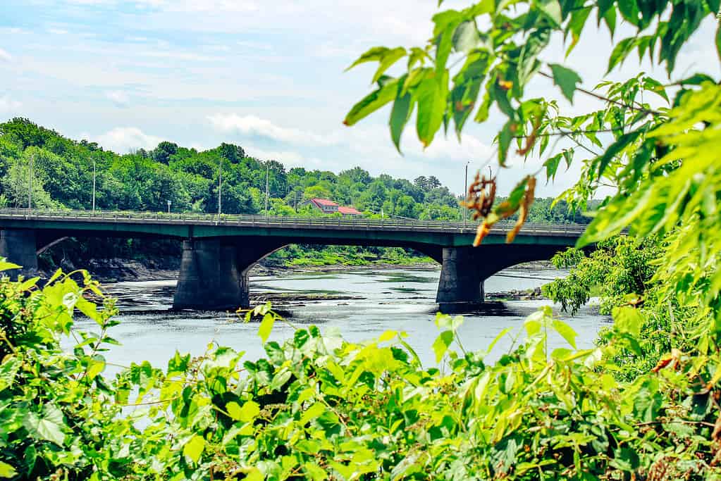 Maine Waterville - Ponte Winslow sulle cascate Ticonic e sul fiume Kennebec
