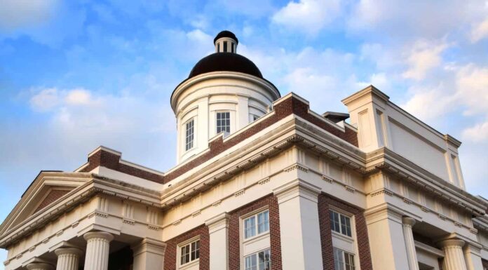 Storico tribunale della contea di Madison costruito nel 1854