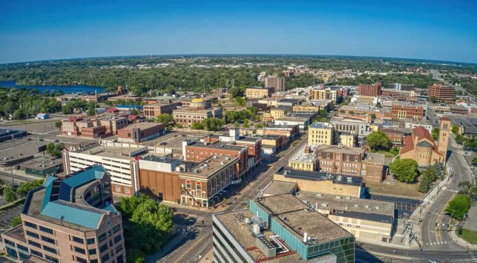 Veduta aerea del centro di St. Cloud, Minnesota durante l'estate