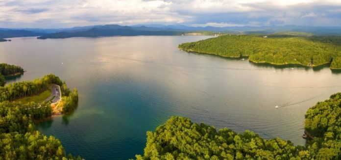 splendide viste panoramiche sul lago Jocassee, Carolina del Sud