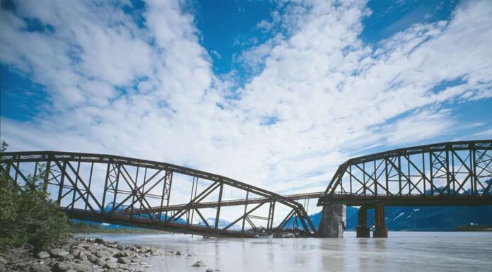 Danni al Mile Glacier Bridge