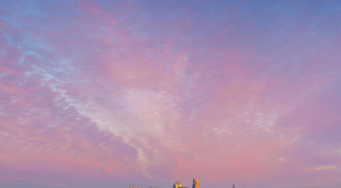 Tramonto sulla collina delle fragole