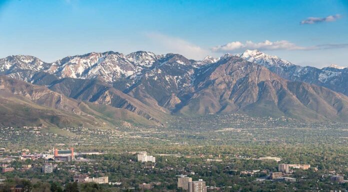 Vista sulle montagne innevate che circondano Salt Lake City