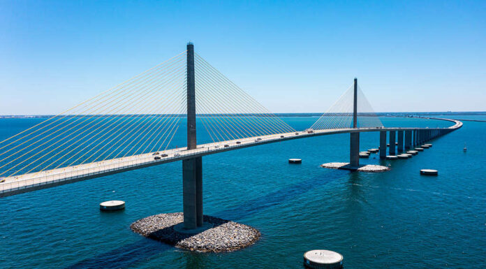 Ponte del Sunshine Skyway a Tampa Bay, in Florida