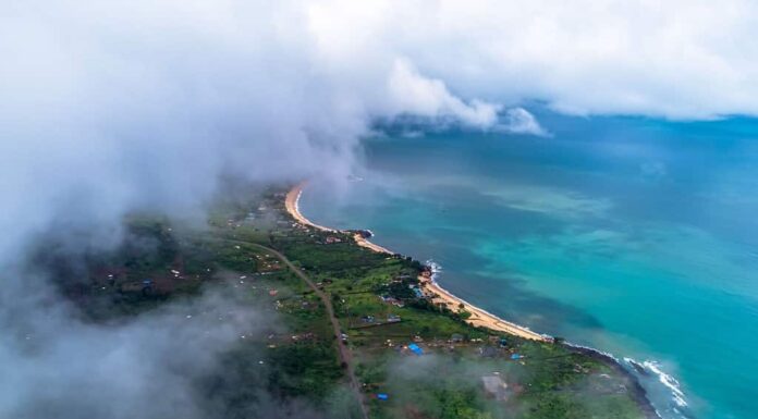 Questa foto dell'areiel è stata scattata sulla spiaggia di Bureh, in Sierra Leone