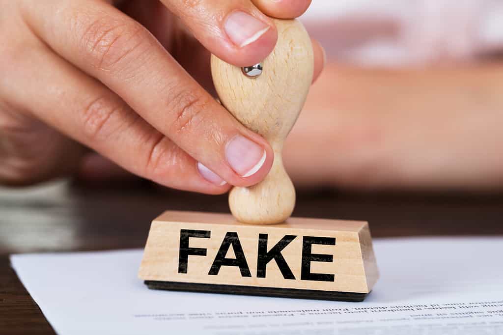 Timbro di gomma falso