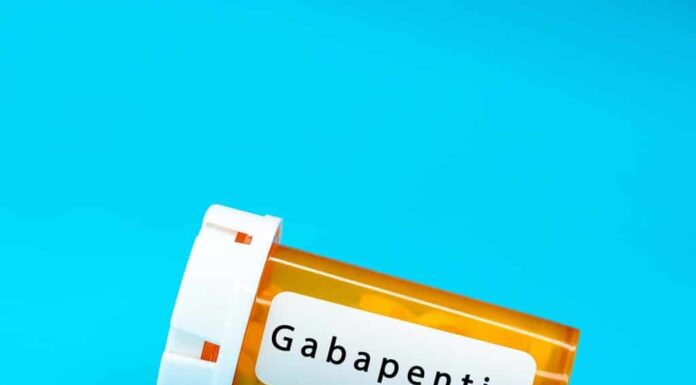 Gabapentin Fiala medica con pillole. Pillole mediche in prescrizione di plastica arancione. Medicina più popolare