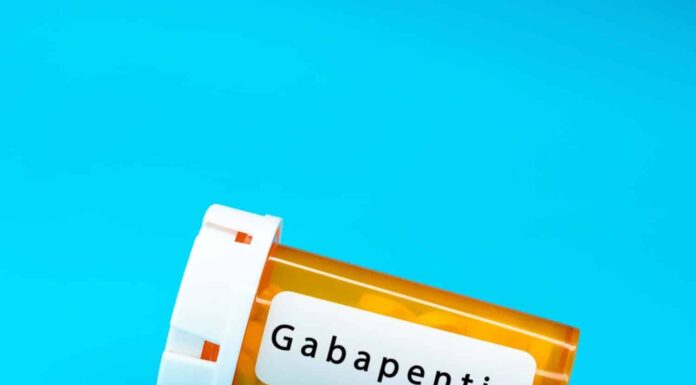 Gabapentin Fiala medica con pillole. Pillole mediche in prescrizione di plastica arancione. Medicina più popolare