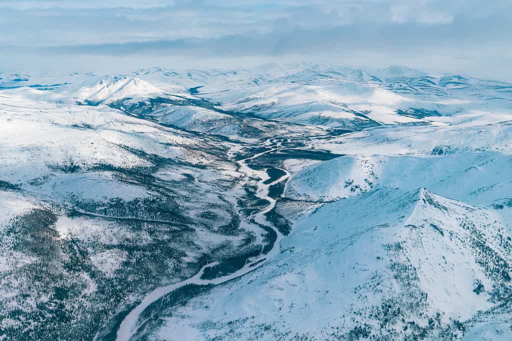 Fiume Koyukuk nell'Arctic National Wildlife Refuge dell'Alaska da Bush Plane durante l'inverno
