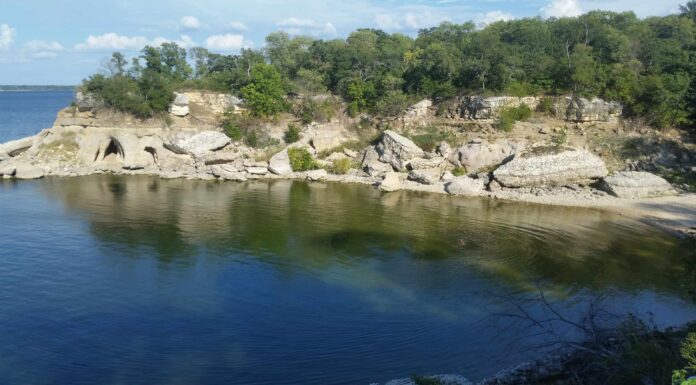 Quanto è profondo il lago Texoma in Texas?
