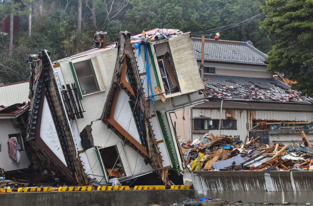 Una casa sconvolta dal terremoto e dallo tsunami del 2011 in Giappone