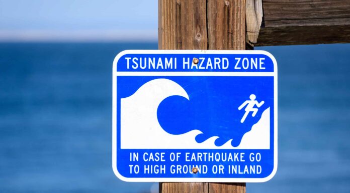 I 5 peggiori tsunami di tutti i tempi e la devastazione che hanno causato
