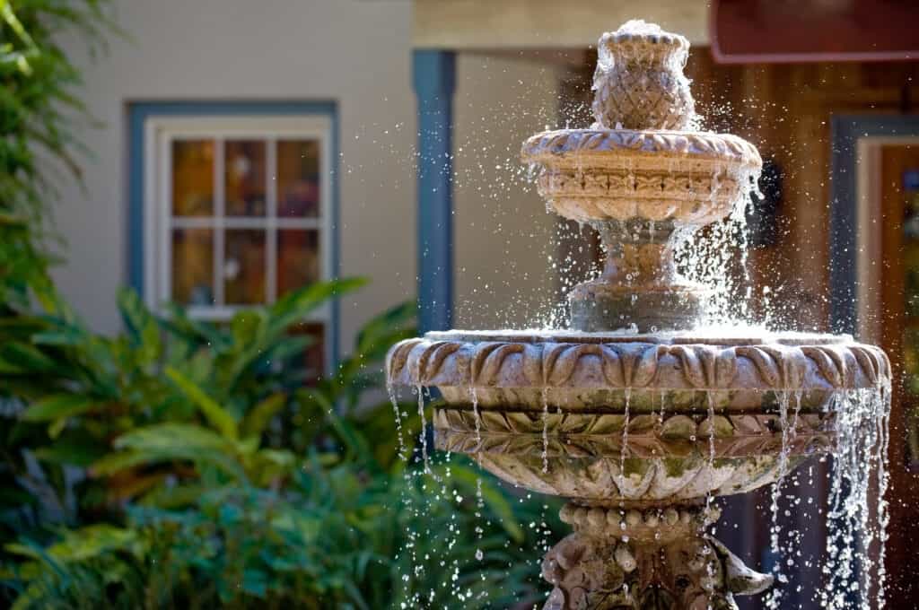 Come la Disney previene le zanzare: fontana da giardino a due livelli con acqua