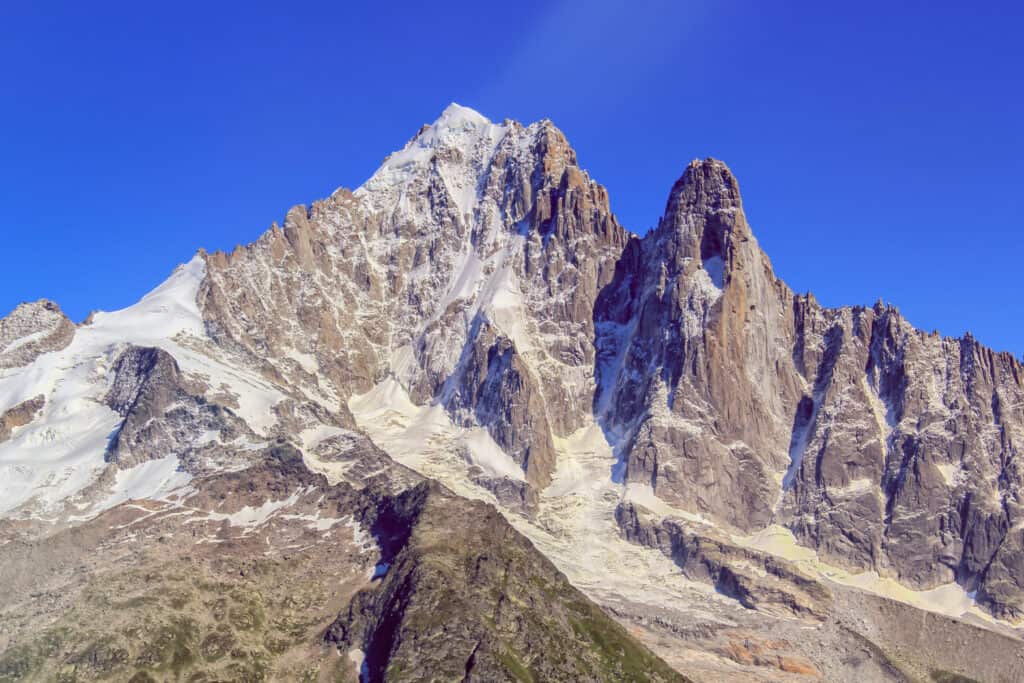 L'Aiguille Verte è una montagna dall'aspetto unico che può essere vista da lontano