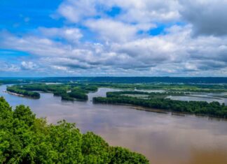 Qual è la deviazione a metà della Barataria del fiume Mississippi e perché è così controversa?
