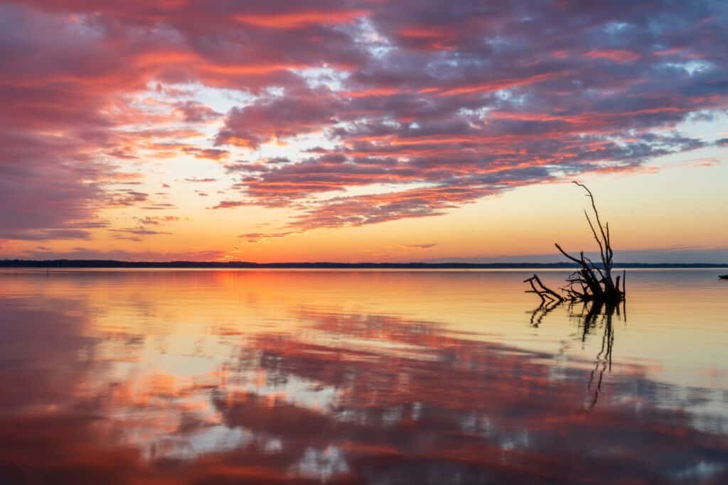 Tramonto sull'acqua in Virginia