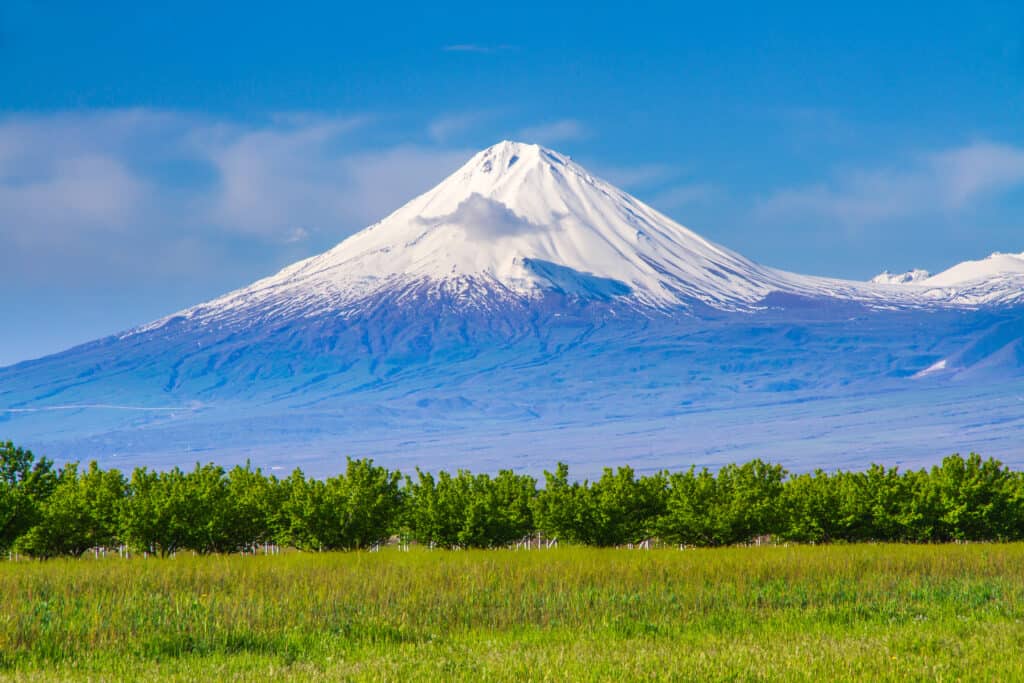 Il monte Ararat si trova al confine tra Turchia, Armenia e Iran.