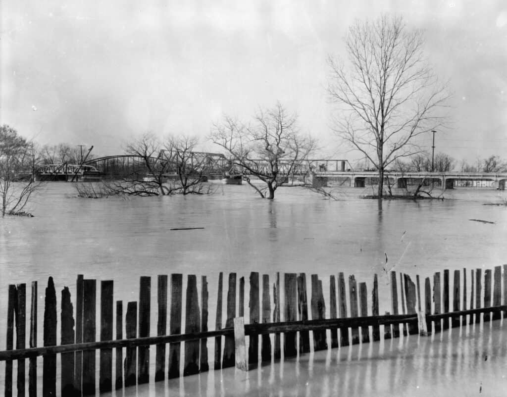 Inondazione dopo che l'argine del Mississippi è stato compromesso, 1927