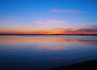 Tuttle Creek Lake