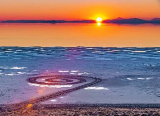 Quanto è profondo Great Salt Lake?
