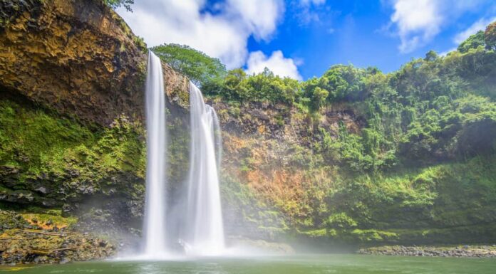 Scopri la cascata più alta delle Hawaii (2.953 piedi!)
