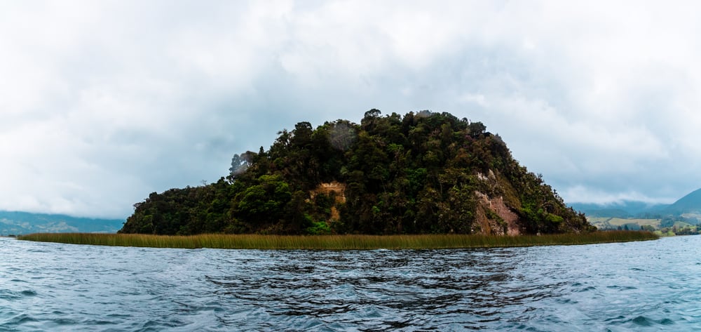 Panoramica dell'isola di Corota e lago di Cocha