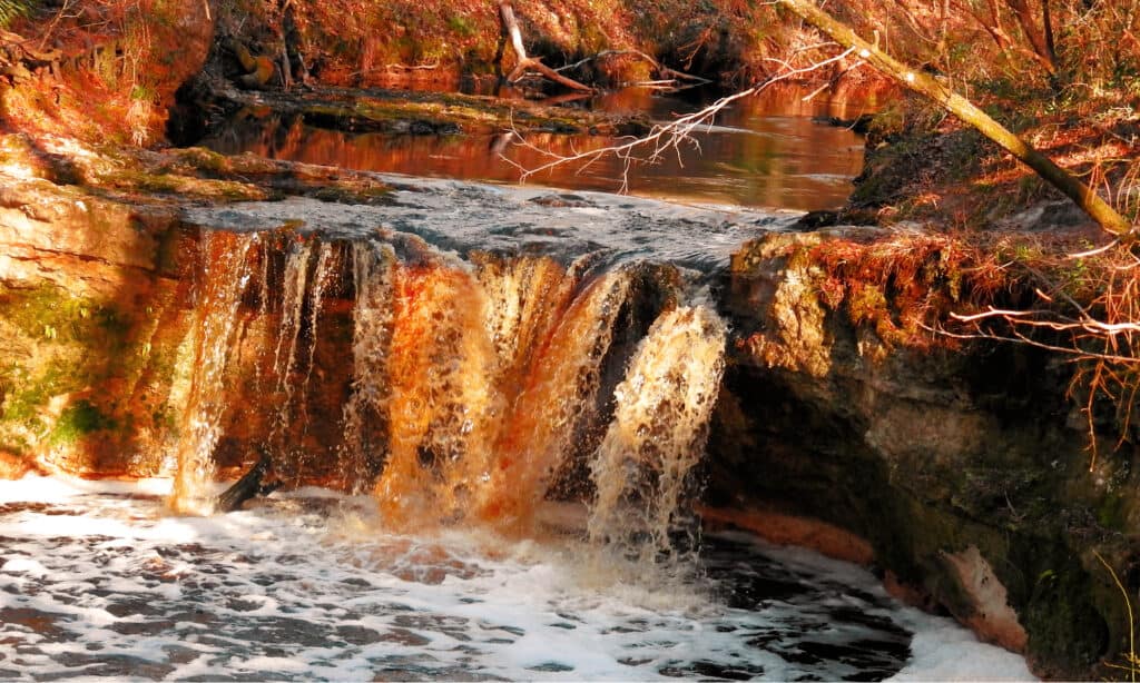 Cascate del torrente che cade